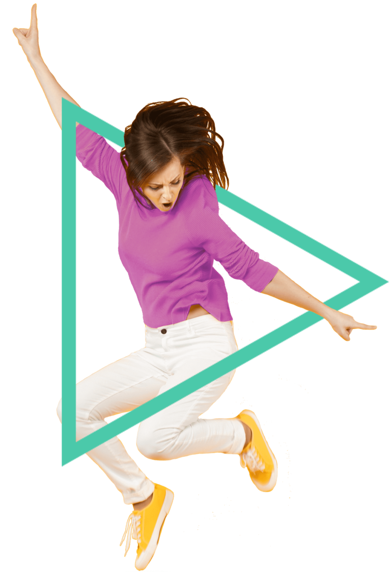 Femme qui saute, pull violet, triangle bleu, baskets jaune, formation Bourgogne